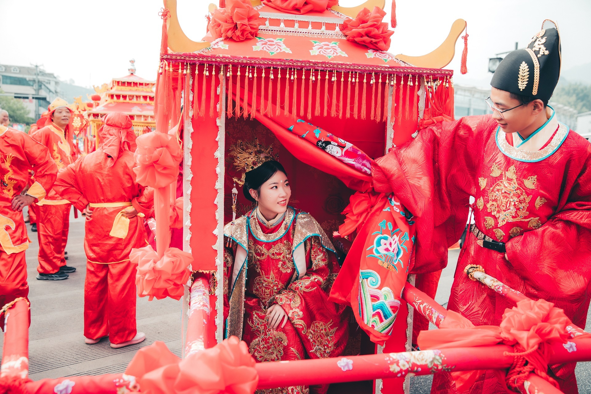 中式集体婚礼：扬传统文化 树文明新风