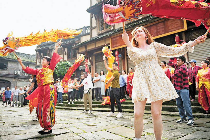 传统文化显魅力：重庆各地广泛开展包粽子、赛龙舟、敬老爱老等活动
