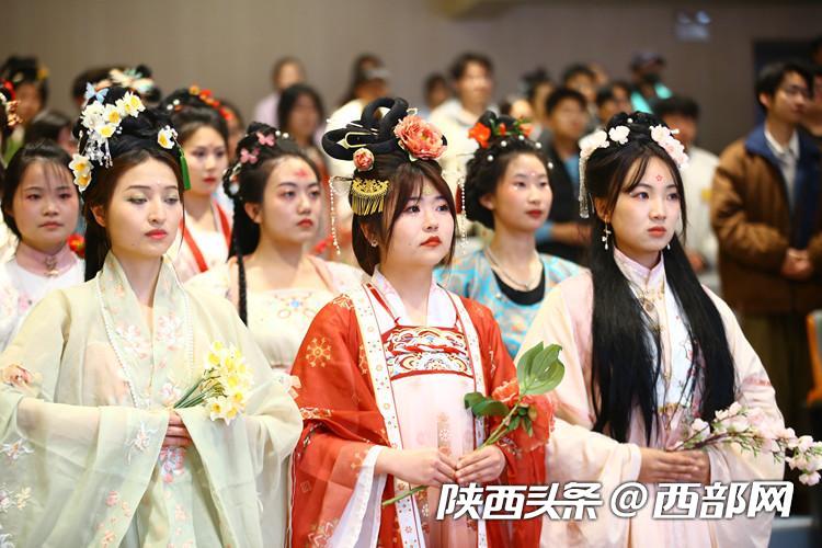 西安工业大学举办上巳节华服游春活动 弘扬传统文化