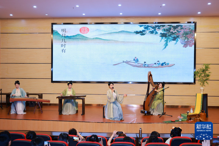 古琴文化在中国年轻人中传承复兴